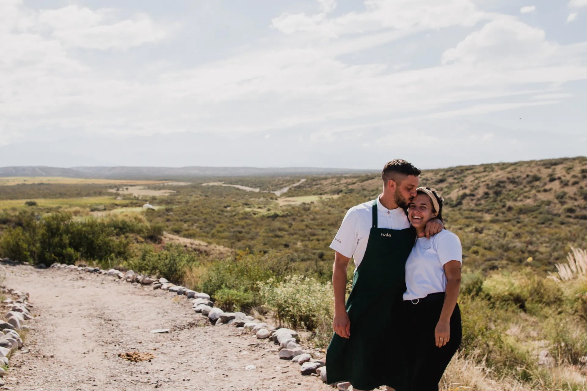 Equipo de Ruda Cocina en el entorno de montaña